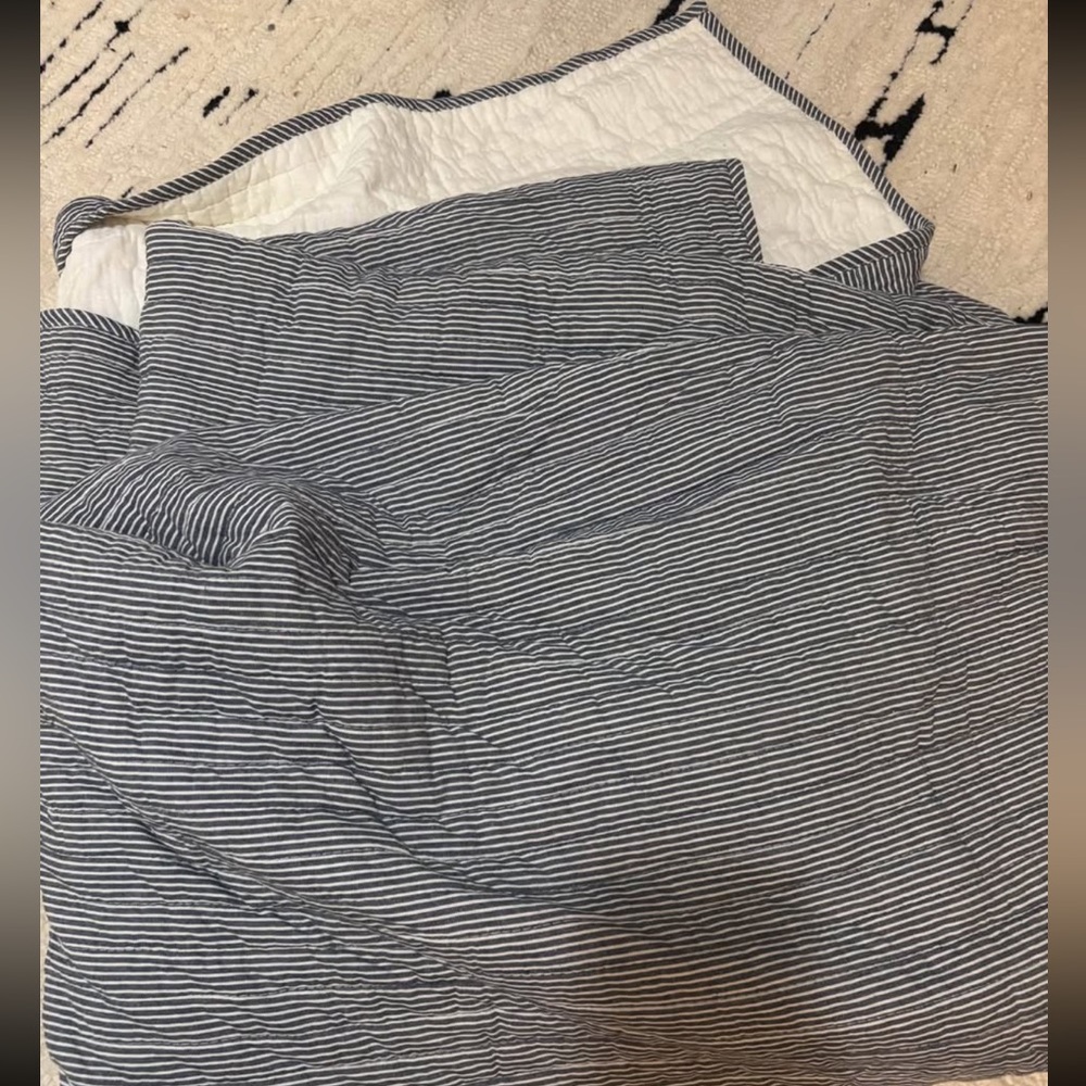 Queen Size Navy and White Nautical Strip comforter